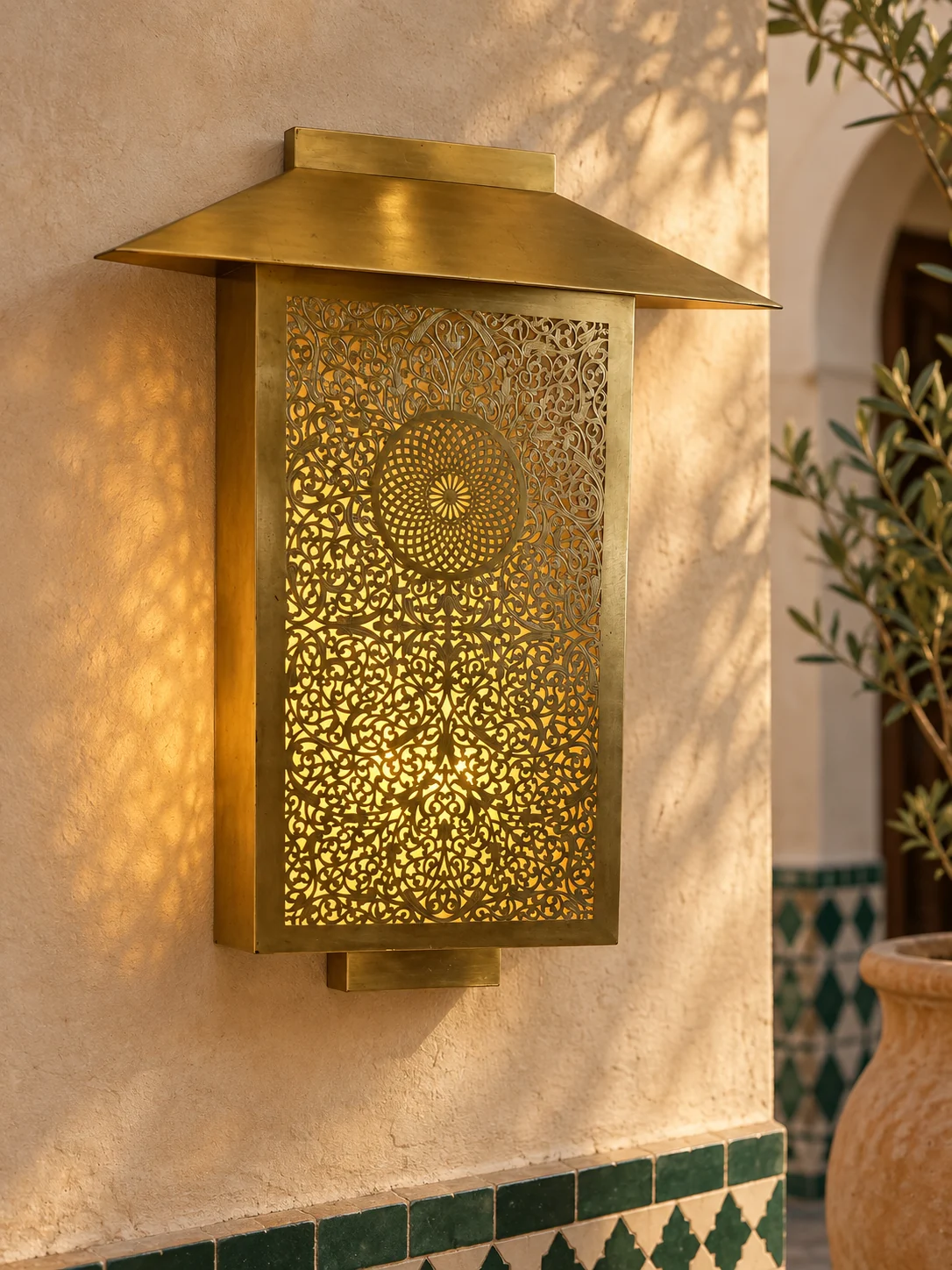 Applique Bou Inania en cuivre jaune — grand