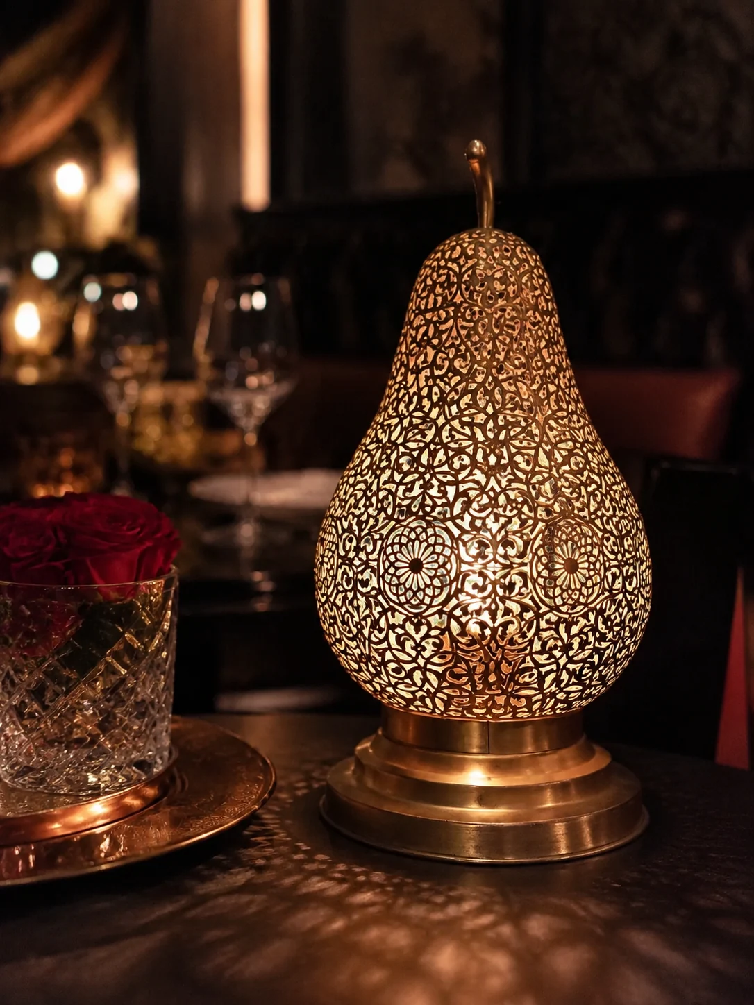 Terrasse marocaine et lanterne en cuivre